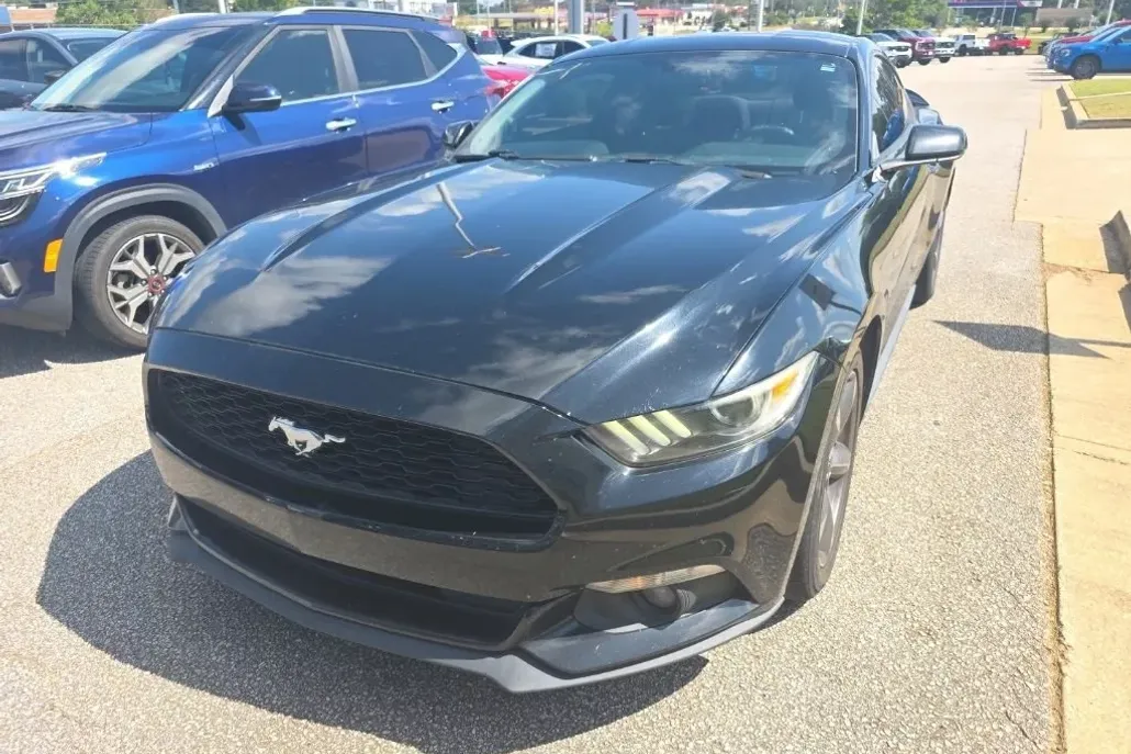 2015 Ford Mustang V6 photo 1