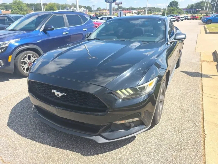 2015 Ford Mustang V6 photo 1