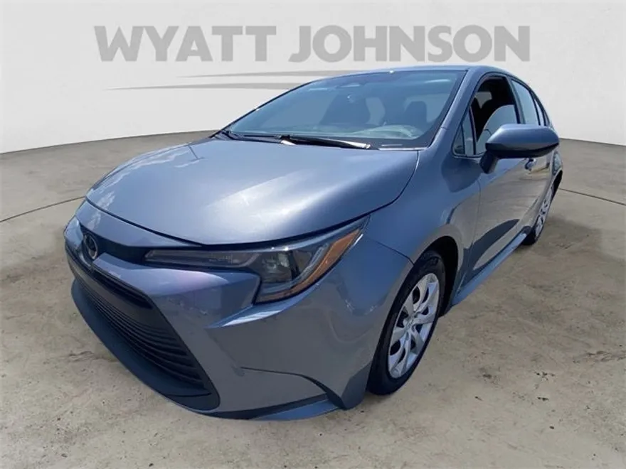 2023 Toyota Corolla LE photo 1