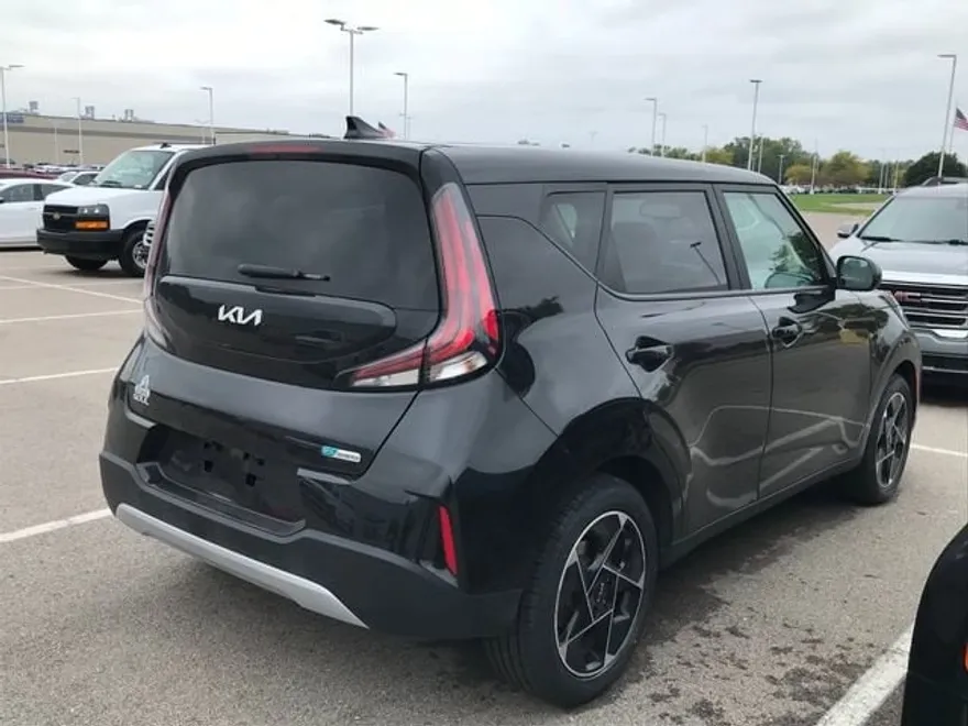 2023 Kia Soul EX photo 1