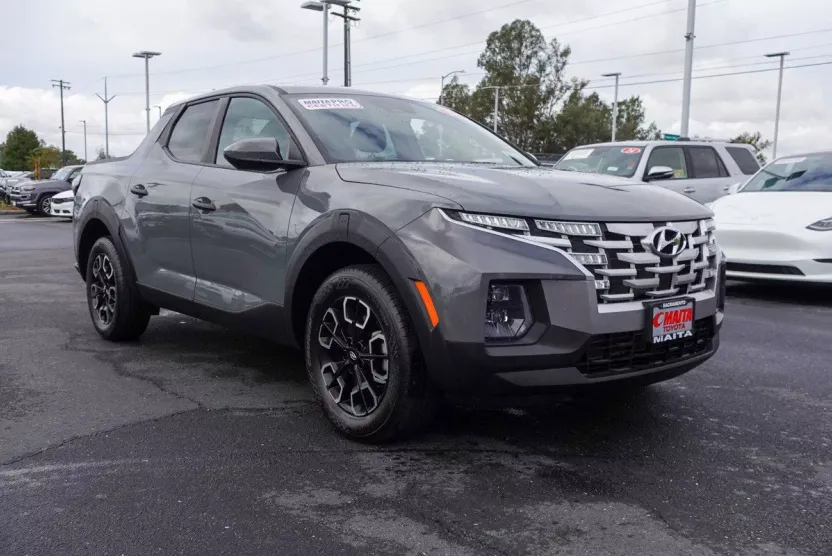 2024 Hyundai Santa Cruz SE photo 1