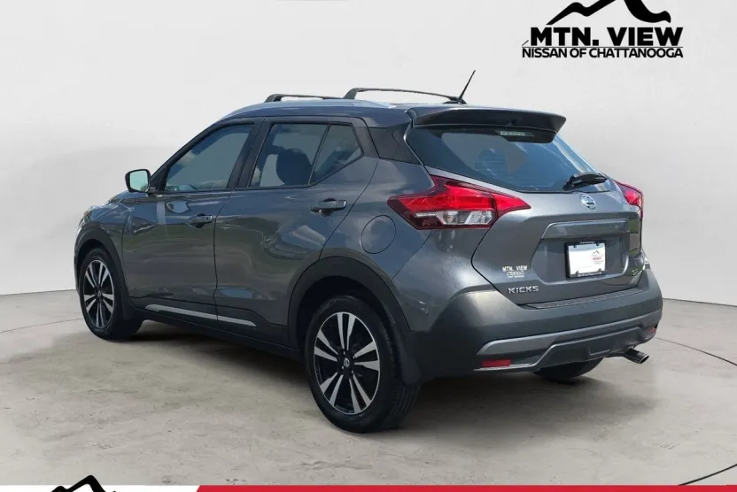 2019 Nissan Kicks SR photo 1