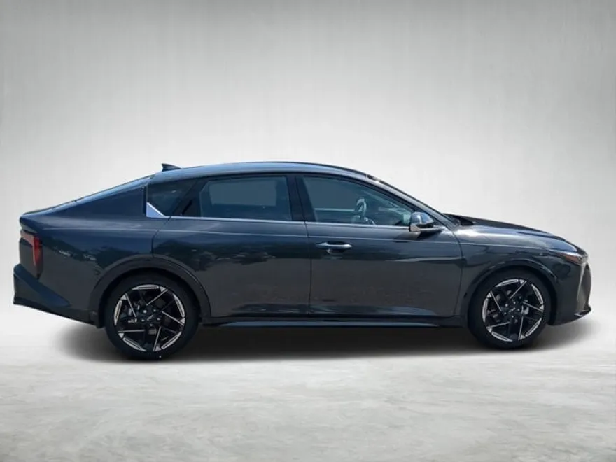 2025 Kia K4 GT-Line photo 1
