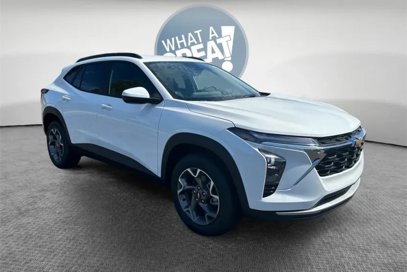 2025 Chevrolet Trax LT photo 1