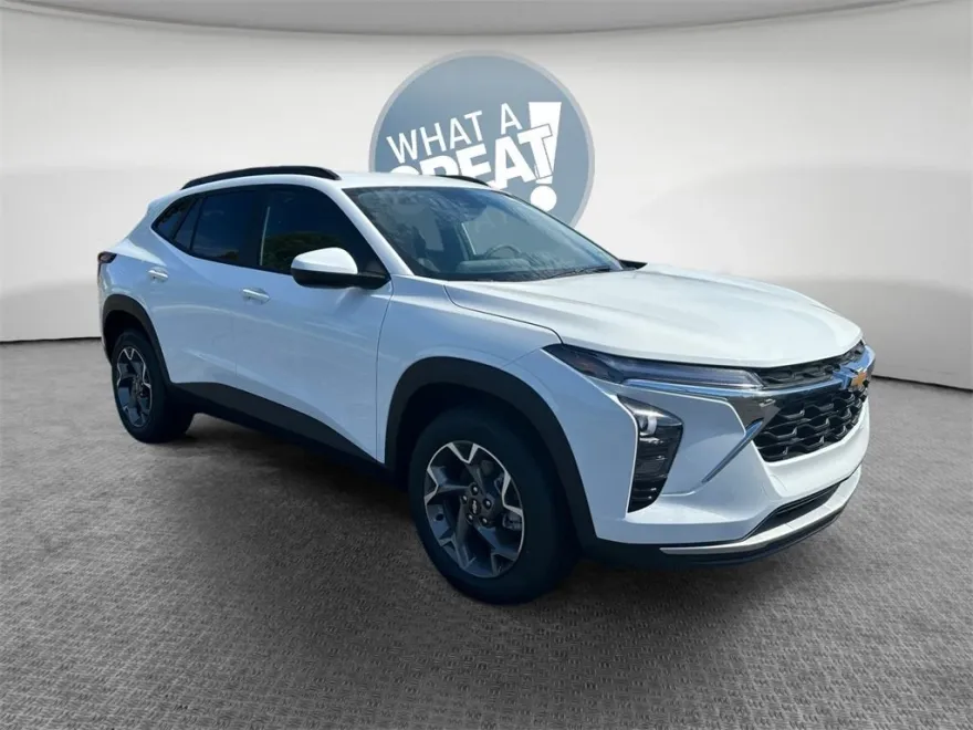 2025 Chevrolet Trax LT photo 1