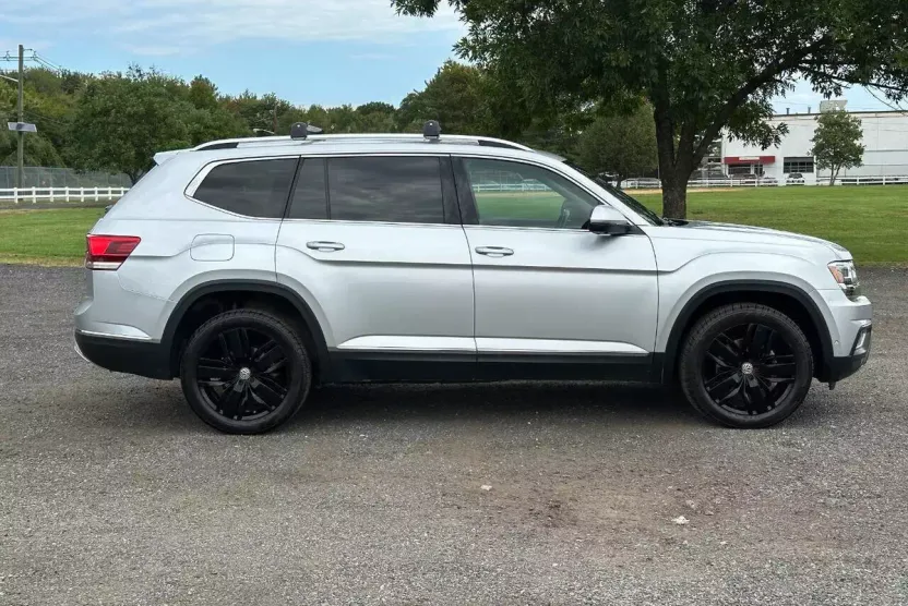 2018 Volkswagen Atlas SEL Premium photo 1