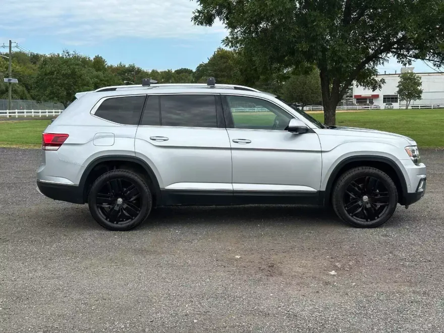 2018 Volkswagen Atlas SEL Premium photo 1