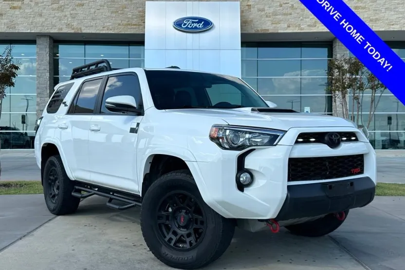 2019 Toyota 4Runner TRD Off-Road Premium photo 1