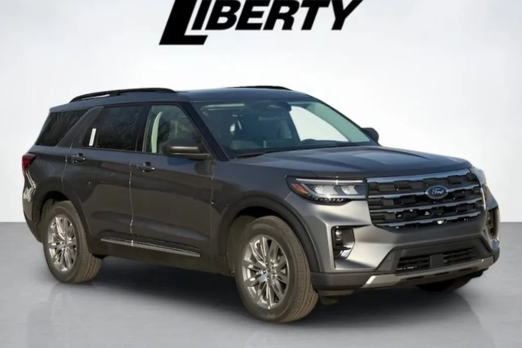 2025 Ford Explorer photo 1