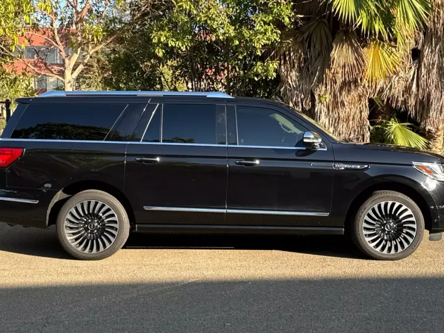 2021 Lincoln Navigator Black Label photo 1