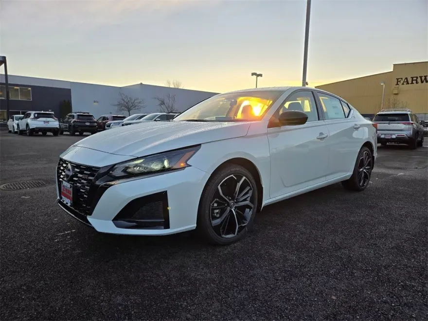 2025 Nissan Altima 2.5 SR photo 1