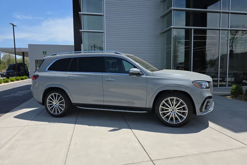 2025 Mercedes Benz GLS 450 4MATIC photo 1