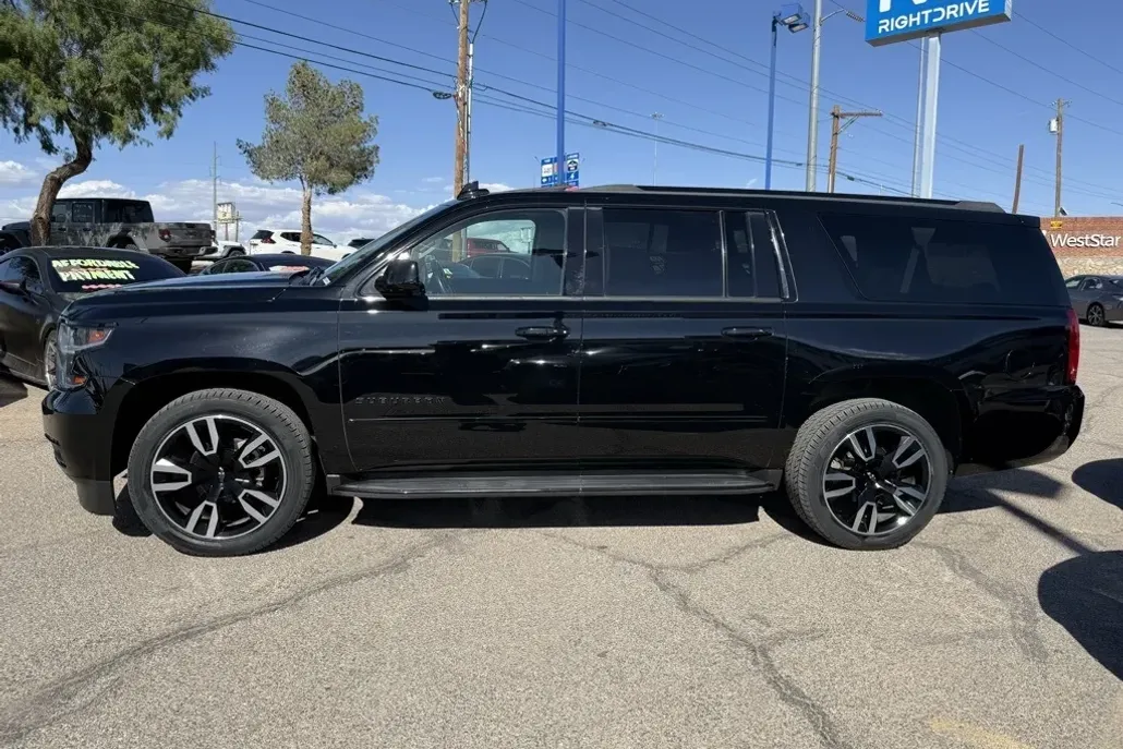 2019 Chevrolet Suburban Premier photo 1