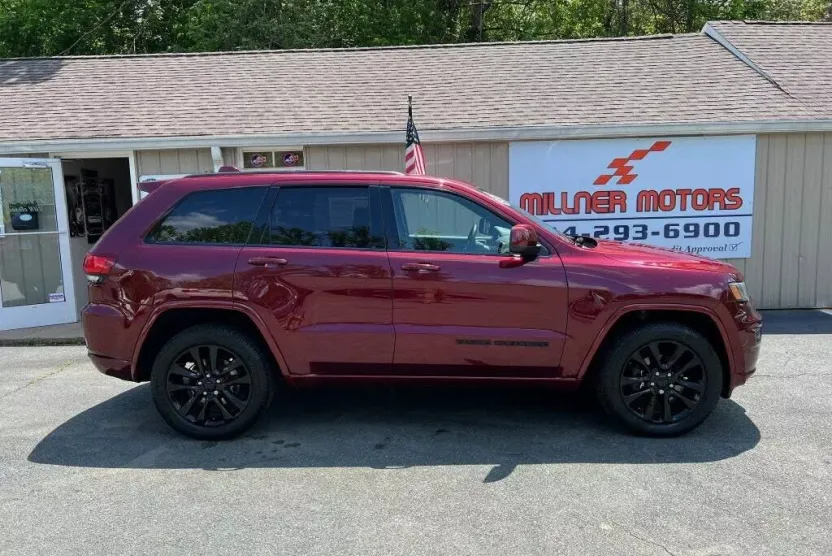 2017 Jeep Grand Cherokee Altitude photo 1