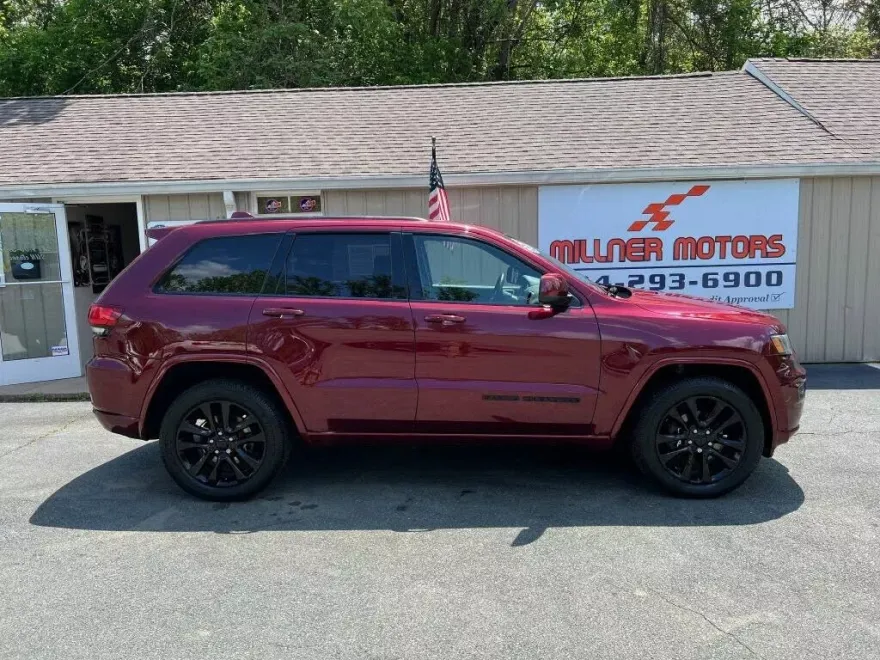 2017 Jeep Grand Cherokee Altitude photo 1