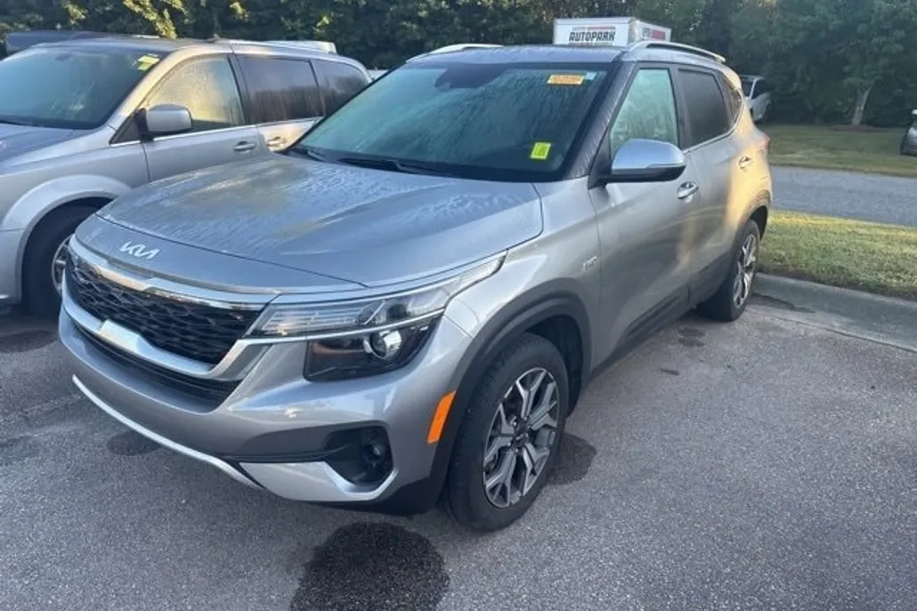 2023 Kia Seltos EX photo 1