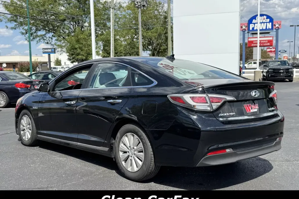 2016 Hyundai Sonata Hybrid SE photo 1