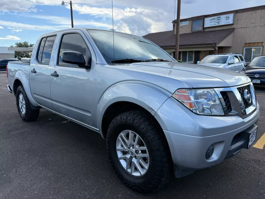 2014 Nissan Frontier SV photo 1