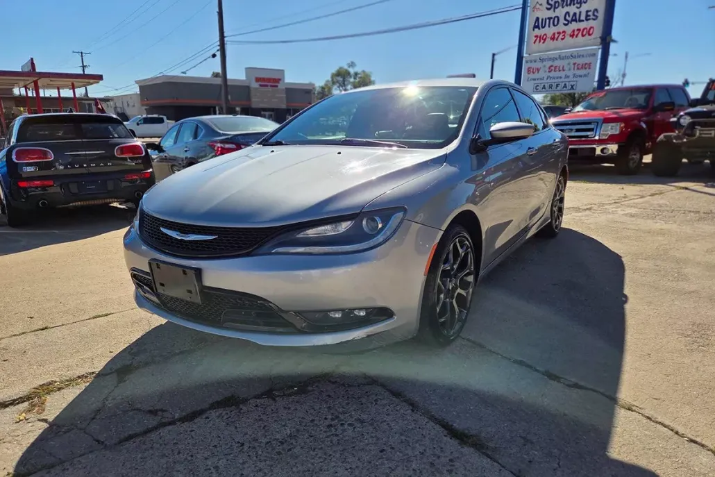 2015 Chrysler 200 S photo 1