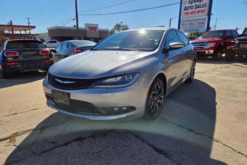 2015 Chrysler 200 S photo 1