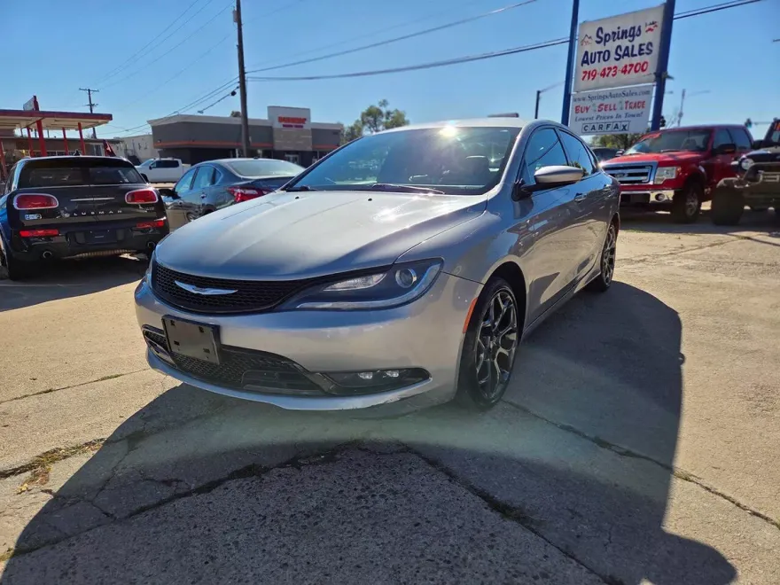 2015 Chrysler 200 S photo 1