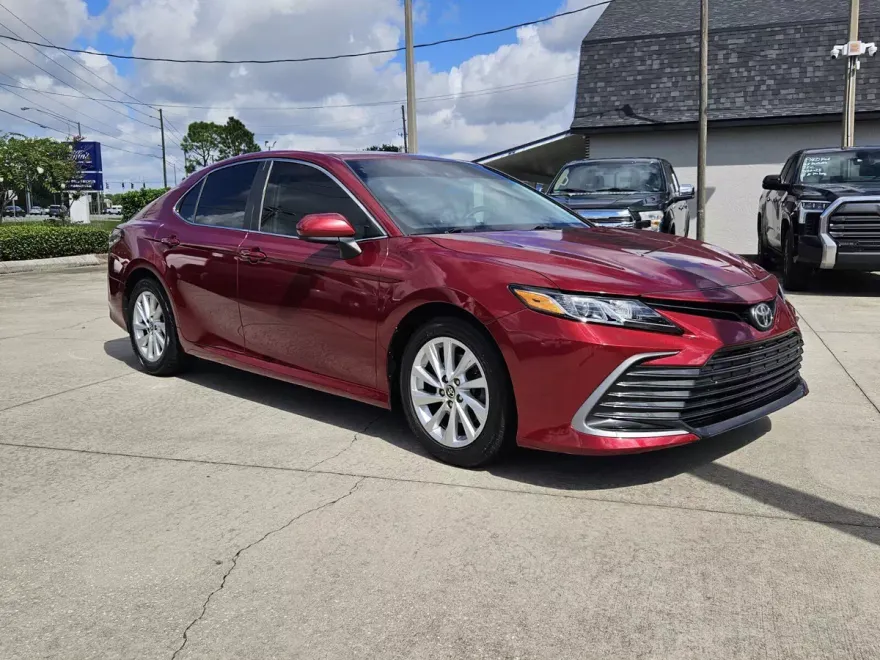 2021 Toyota Camry LE photo 1
