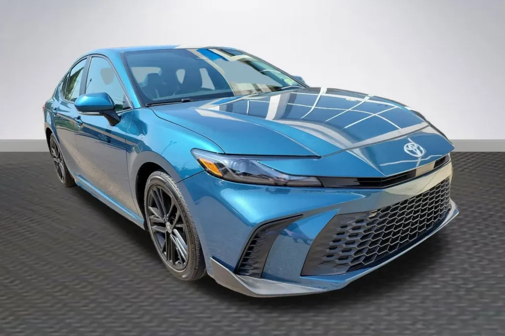 2025 Toyota Camry SE photo 1