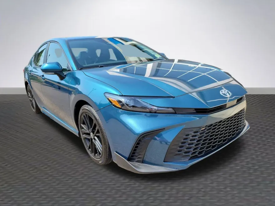 2025 Toyota Camry SE photo 1