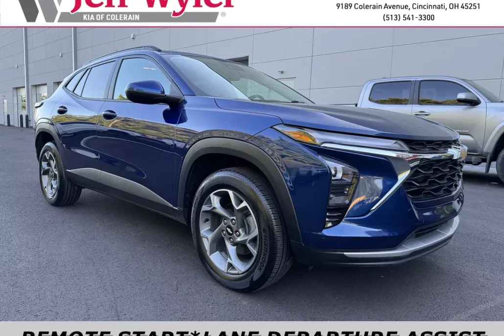 2024 Chevrolet Trax LT photo 1