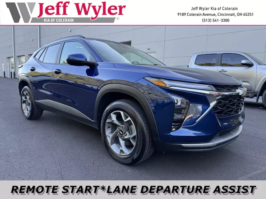 2024 Chevrolet Trax LT photo 1