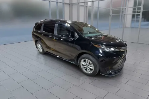 2022 Toyota Sienna XLE Woodland Edition photo 2