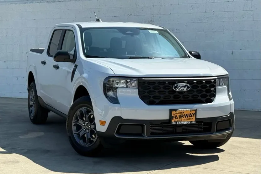 2025 Ford Maverick XLT photo 1