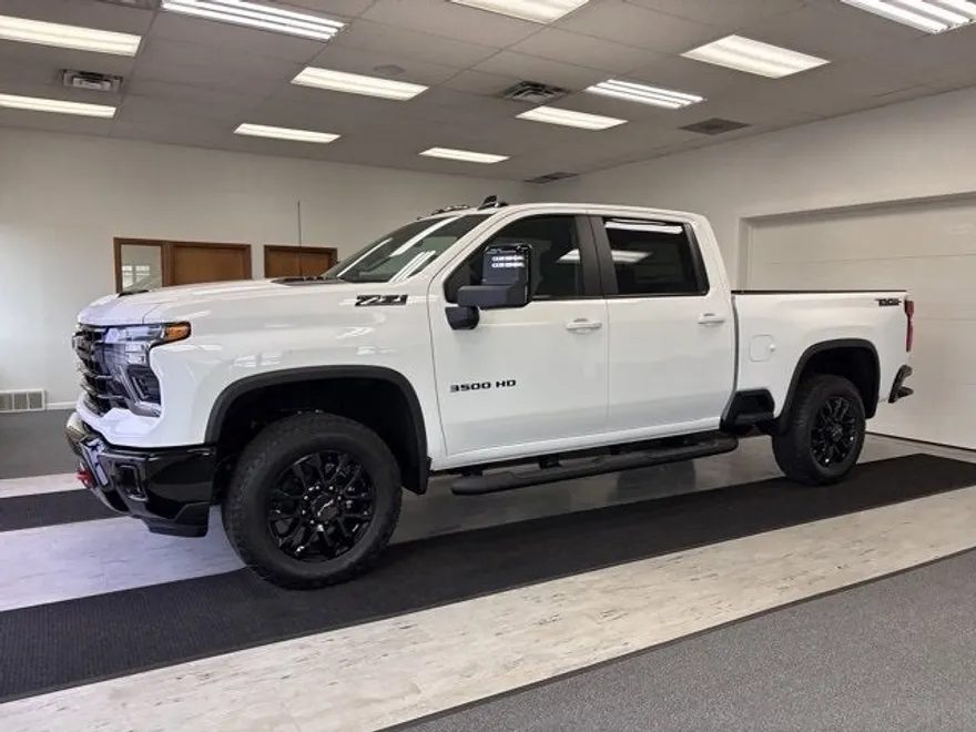 2025 Chevrolet Silverado 3500HD LT photo 1