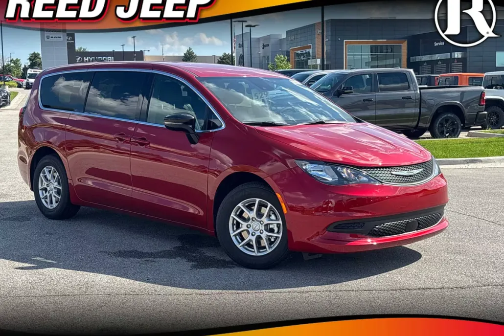 2025 Chrysler Voyager LX photo 1