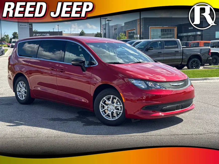 2025 Chrysler Voyager LX photo 1