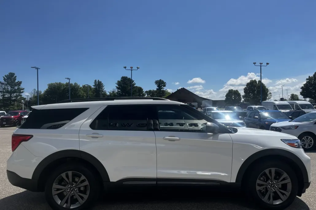 2021 Ford Explorer XLT photo 1