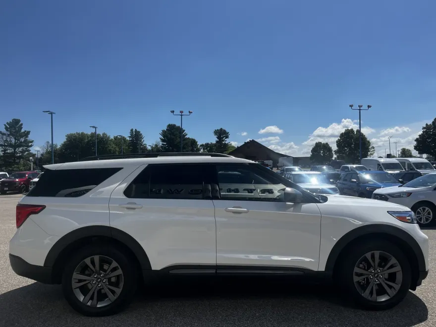 2021 Ford Explorer XLT photo 1