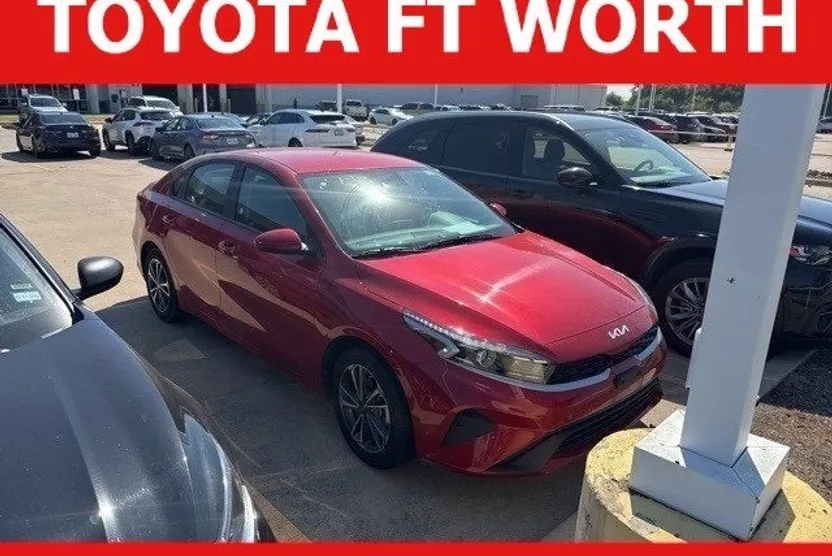 2024 Kia Forte LXS photo 1