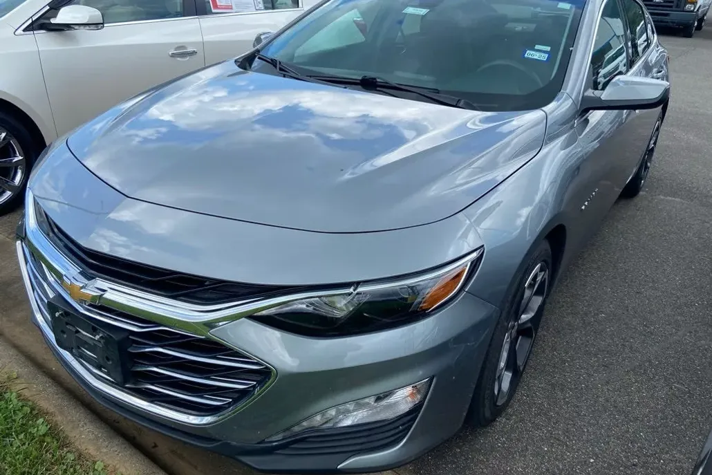 2023 Chevrolet Malibu 1LT photo 1
