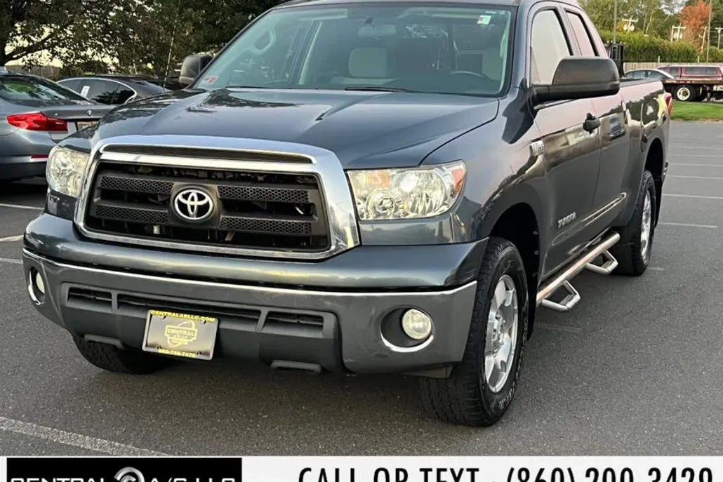 2010 Toyota Tundra SR5 photo 1