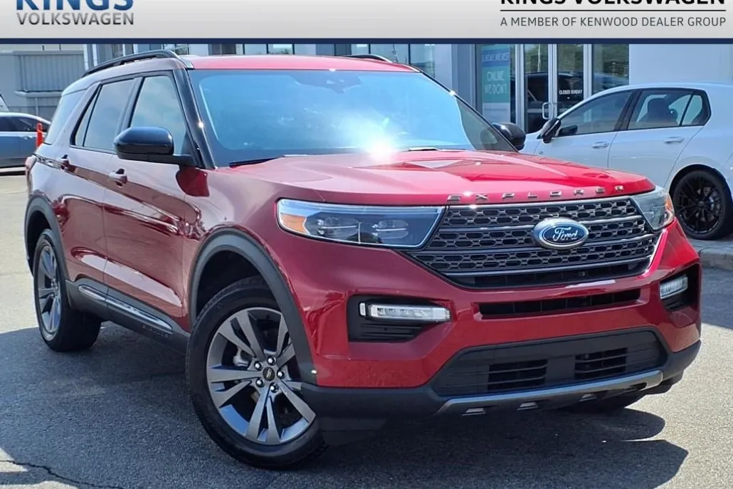 2022 Ford Explorer XLT photo 1