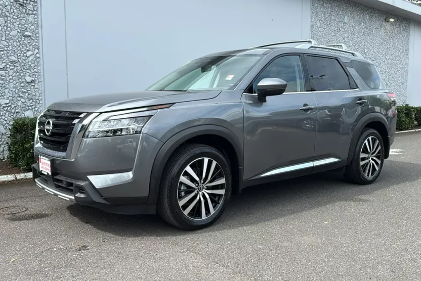 2022 Nissan Armada Platinum photo 1