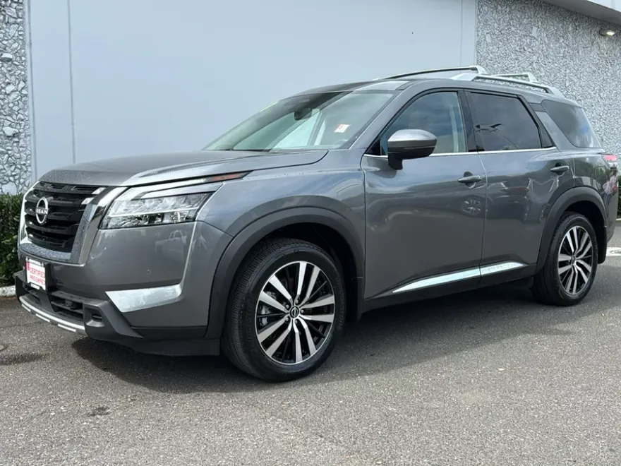 2022 Nissan Armada Platinum photo 1