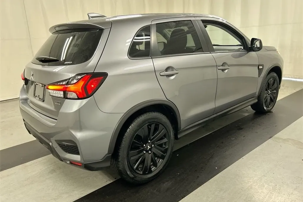 2022 Mitsubishi Outlander Sport LE photo 1