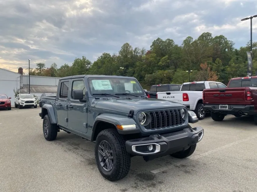 2025 Jeep Gladiator Sport S photo 1