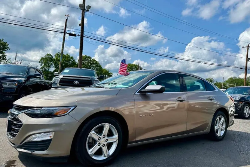 2022 Chevrolet Malibu LS photo 1