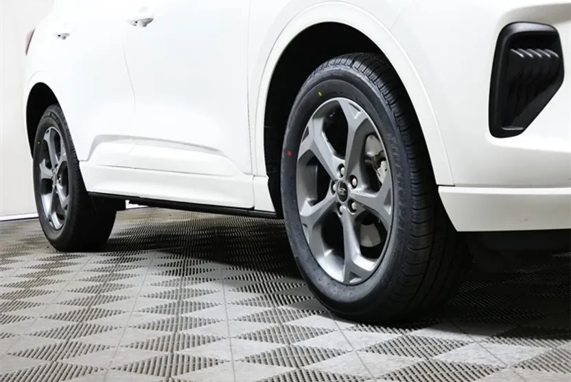 2023 Ford Escape ST-Line photo 1