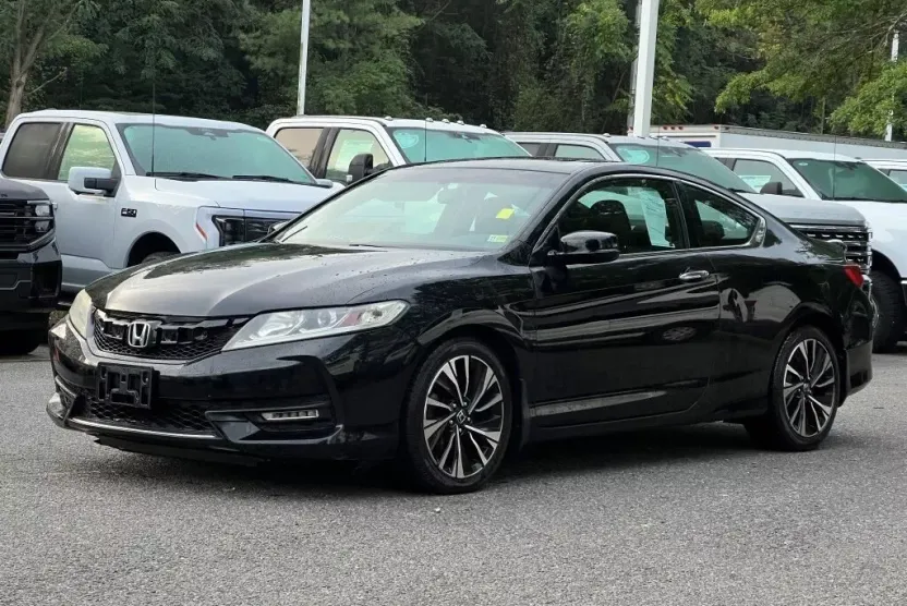 2017 Honda Accord EX photo 1