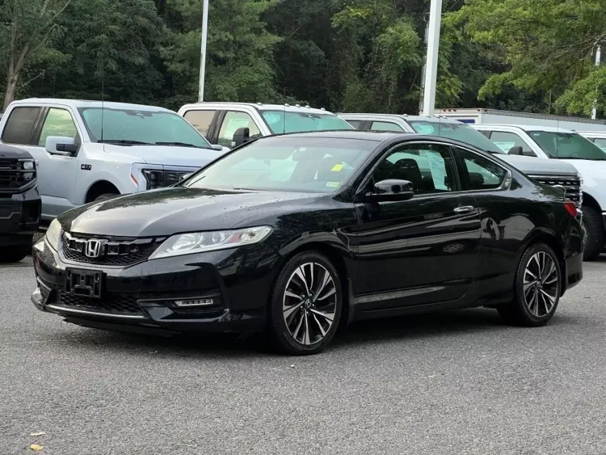 2017 Honda Accord EX photo 1