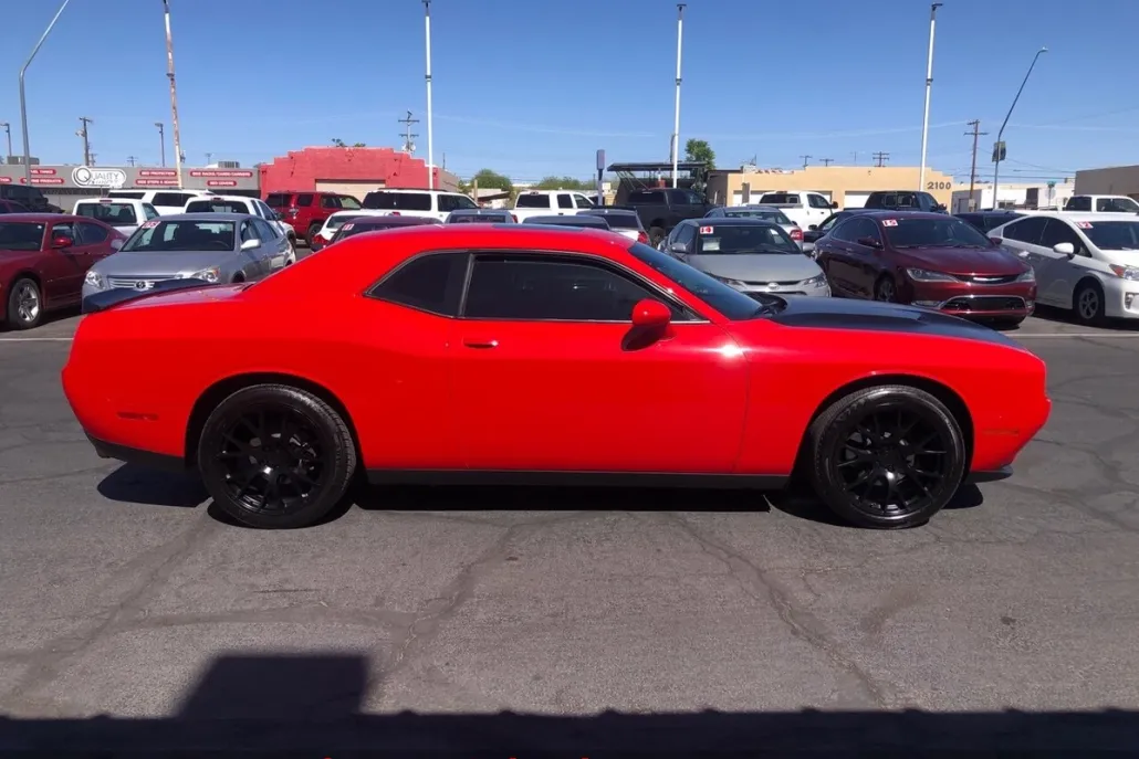 2015 Dodge Challenger SXT photo 1